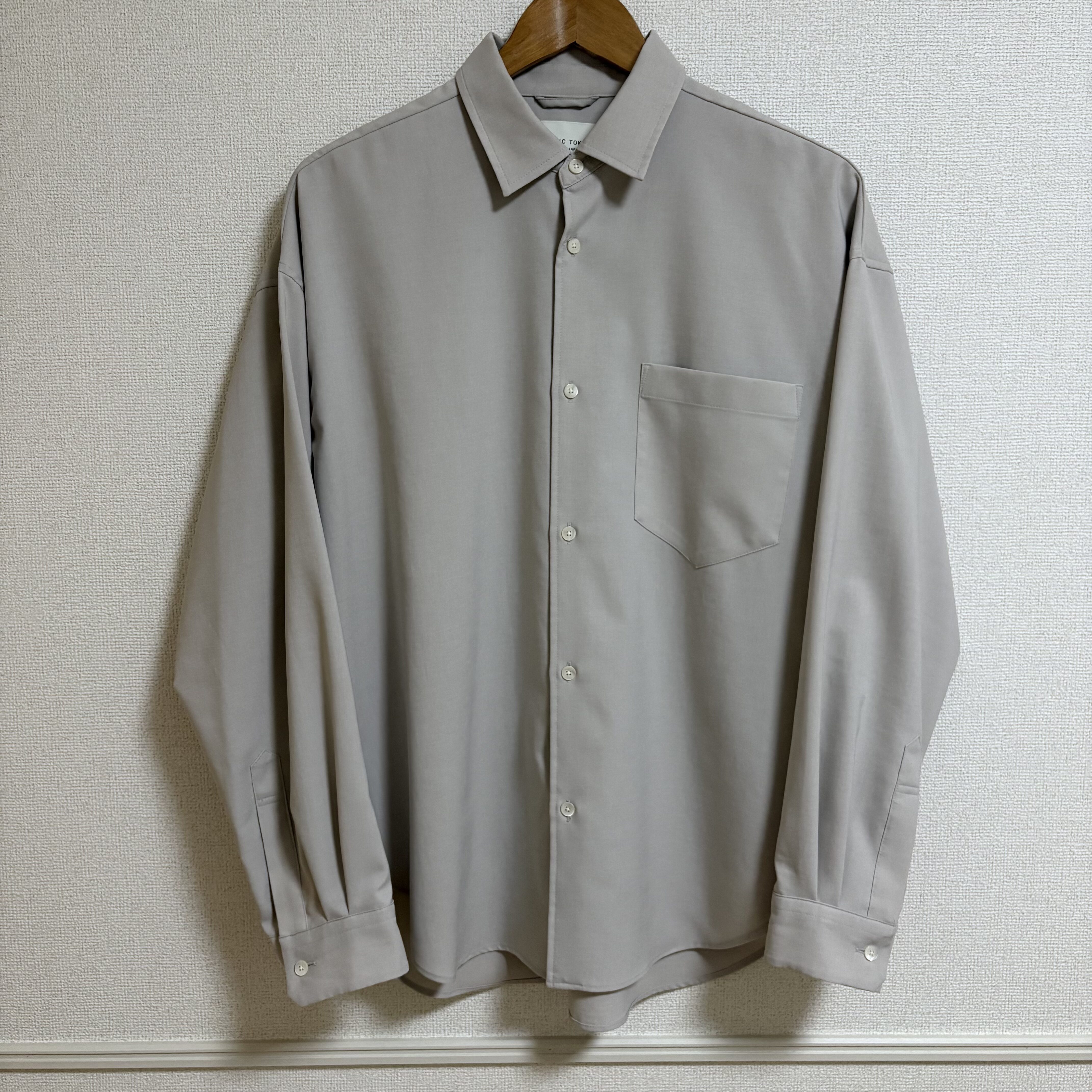 ZOZOUSEDでベージュ表記の商品を購入して実際に届いたPUBLIC TOKYOのシャツ